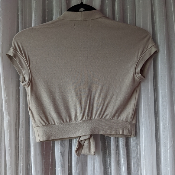 Button up/Tie/Plunged neck, crop top - Picture 2 of 6